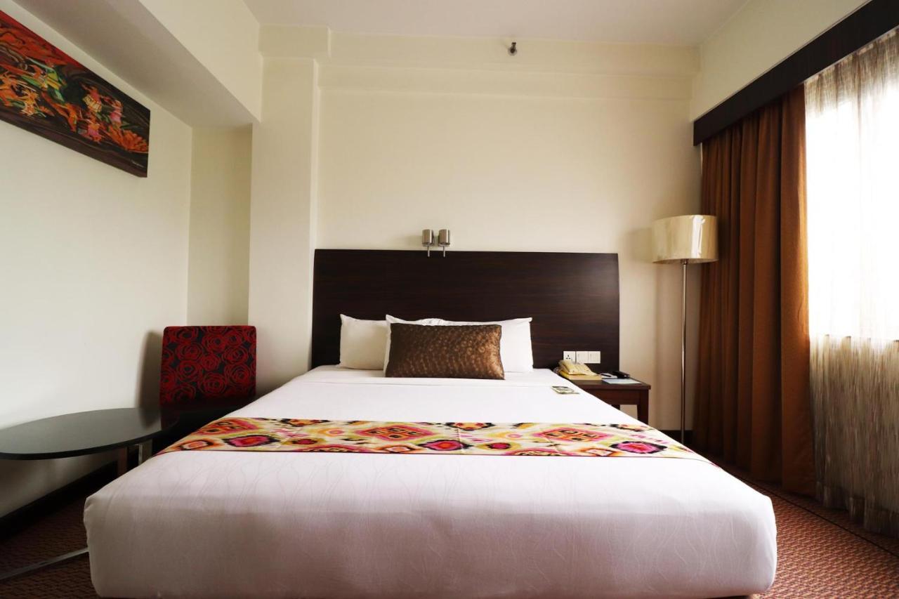 Hotel Grand Continental 4*